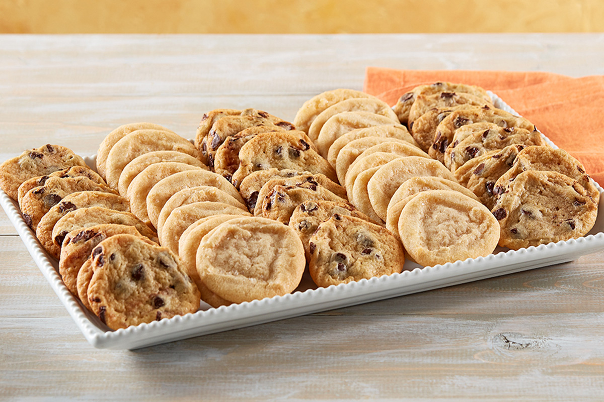 https://catering.mcalistersdeli.com/usercontent/product_sub_img/MCA_472940_Catering%20Cookie_Mini%20Cookie%20Tray_1200x800.jpg